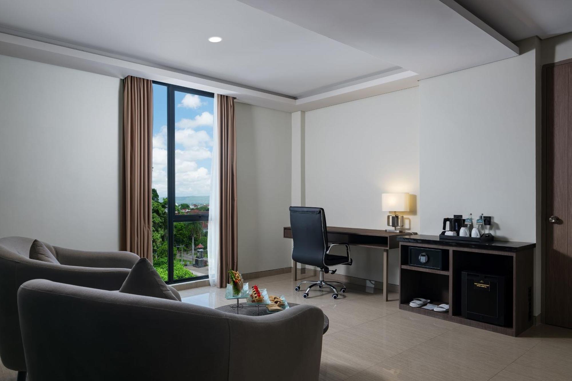 Hotel Santika Blitar Exterior foto