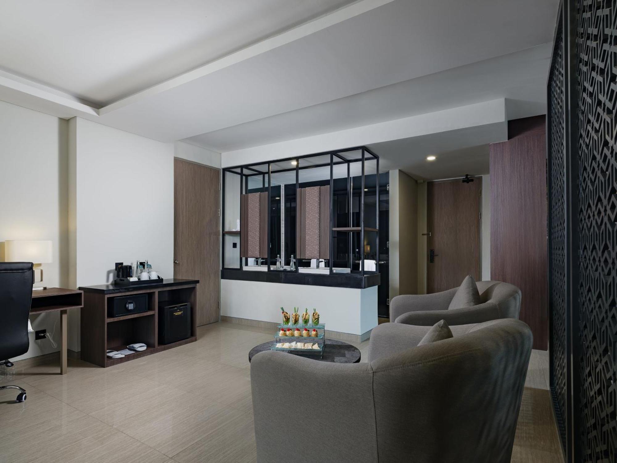 Hotel Santika Blitar Exterior foto